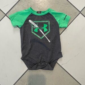 $5/30 Under Armour Gray and Green Graphic Tee